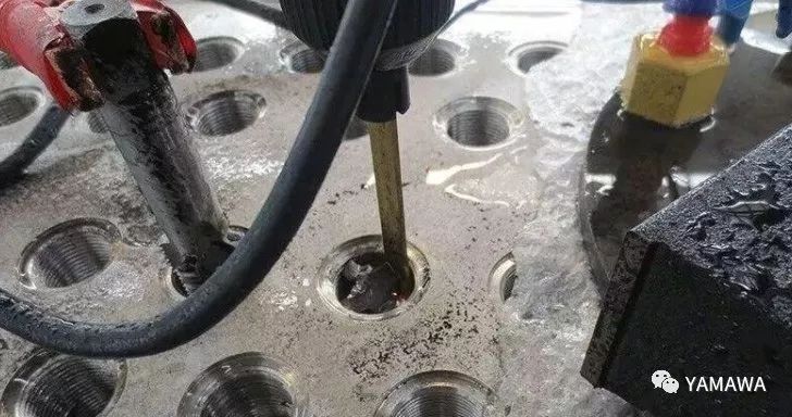 絲錐斷孔里了，怎么取出來？